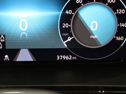 Used 2024 Volkswagen Atlas SE image 40