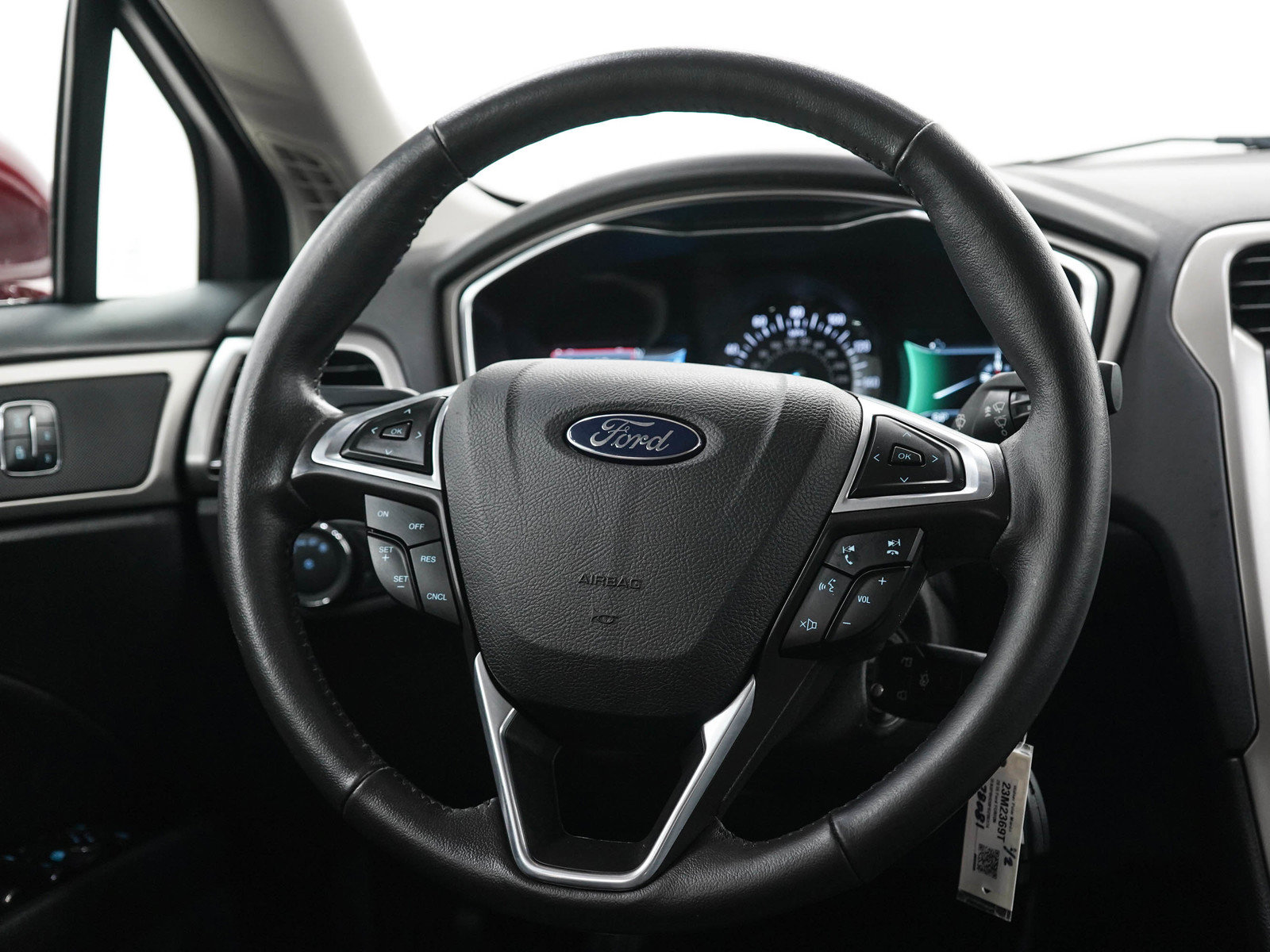 Used 2015 Ford Fusion SE w/ Equipment Group 202A FWD image 15