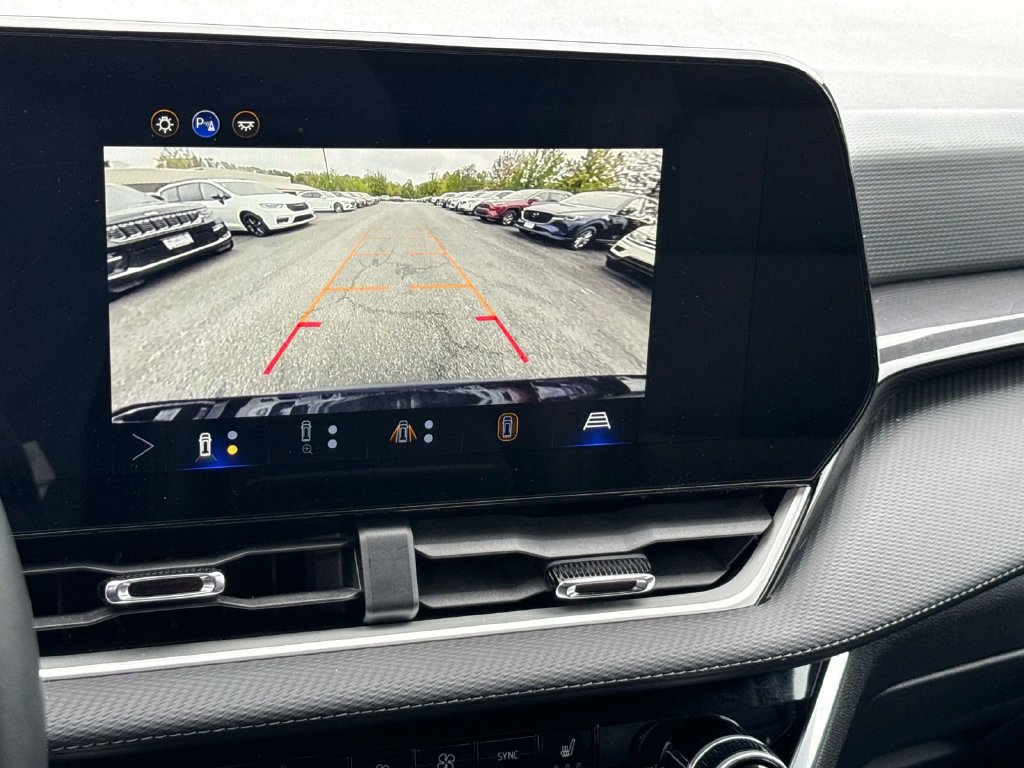 Used 2025 Chevrolet Equinox LT w/ Convenience Package II FWD image 19