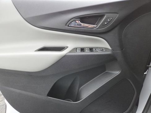 Used 2023 Chevrolet Equinox LT image 30