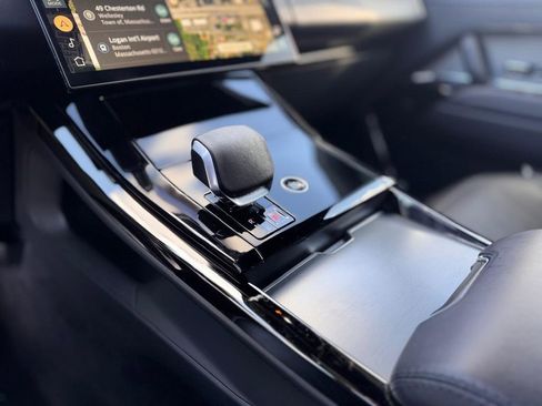 Used 2025 Land Rover Range Rover Sport SE image 15