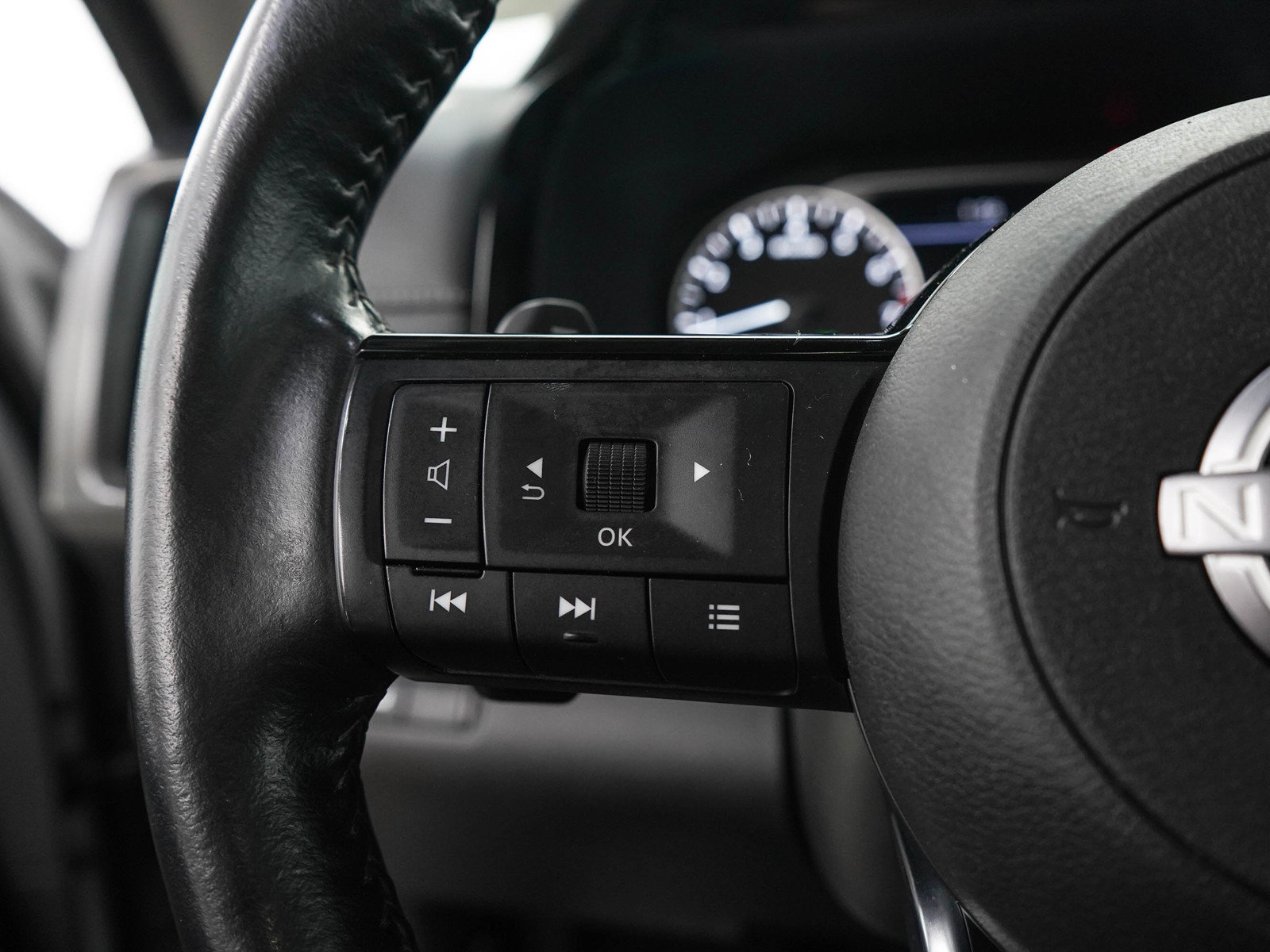 Used 2024 Nissan Pathfinder SL w/ SL Premium Package AWD/4WD image 26