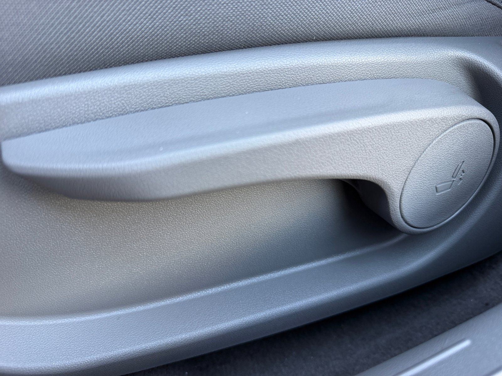 Certified 2025 Hyundai Elantra SE FWD image 14