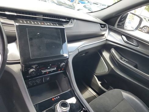 Used 2022 Jeep Grand Cherokee L Laredo RWD image 26