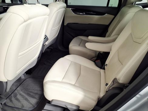 Used 2020 Cadillac XT6 Premium Luxury image 12