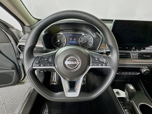 Used 2025 Nissan Altima 2.5 SV w/ SV Special Edition Package AWD/4WD image 13