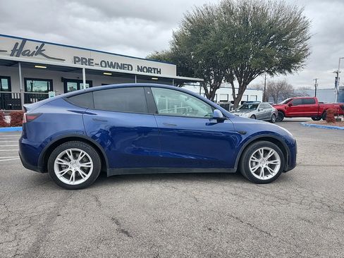 Used 2021 Tesla Model Y Long Range image 2