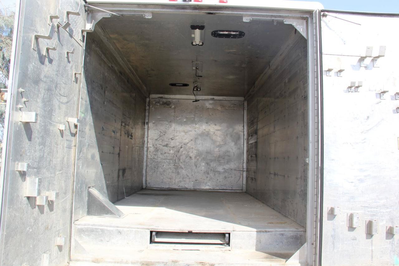 Used 2018 Isuzu NPR RWD image 9