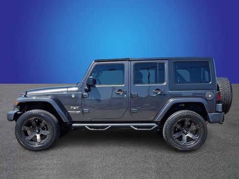 Used 2018 Jeep Wrangler Unlimited Sahara w/ Connectivity Group AWD/4WD image 7