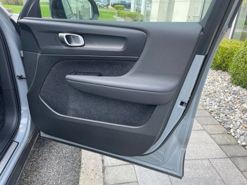 Used 2025 Volvo XC40 B5 Plus AWD/4WD image 15