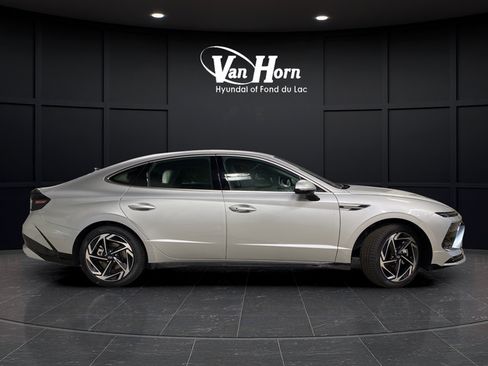 New 2026 Hyundai Sonata SEL FWD image 2