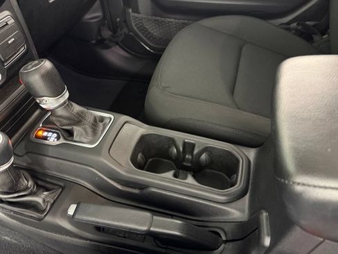 Used 2022 Jeep Wrangler Sport AWD/4WD image 18