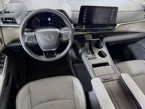 Used 2023 Toyota Sienna Limited AWD/4WD image 26