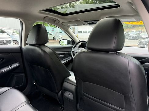 Used 2023 Nissan Sentra SR w/ SR Premium Package FWD image 31