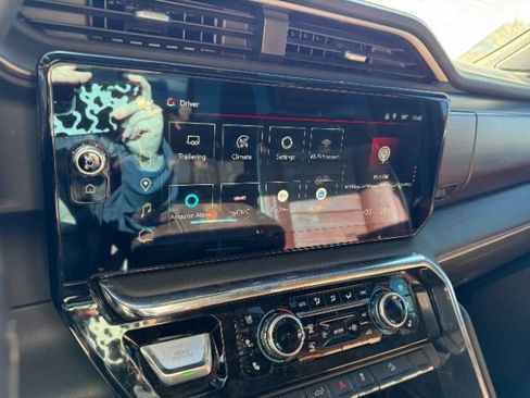 Used 2024 GMC Sierra 2500 Denali Ultimate image 32