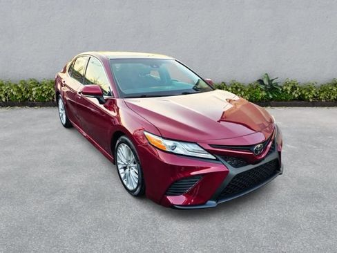 Used 2018 Toyota Camry XLE image 4