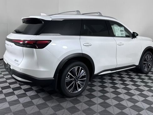 Certified 2026 INFINITI QX60 Luxe w/ Family Package image 7