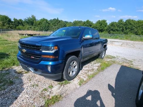 Used 2018 Chevrolet Silverado 1500 LT w/ All Star Edition AWD/4WD image 2