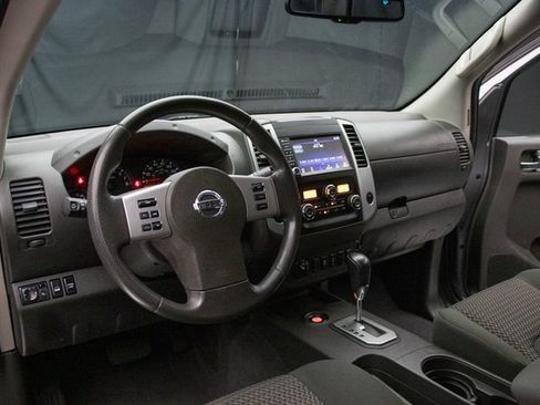 Used 2020 Nissan Frontier SV image 25
