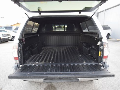 Used 2013 Toyota Tacoma PreRunner image 21