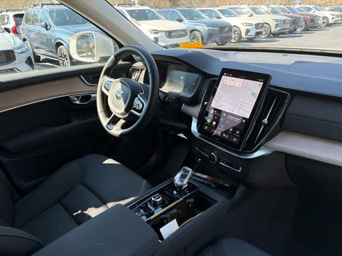 Certified 2025 Volvo XC90 B6 Plus image 19