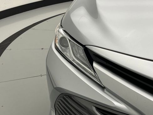 Used 2020 Toyota Camry XLE image 28