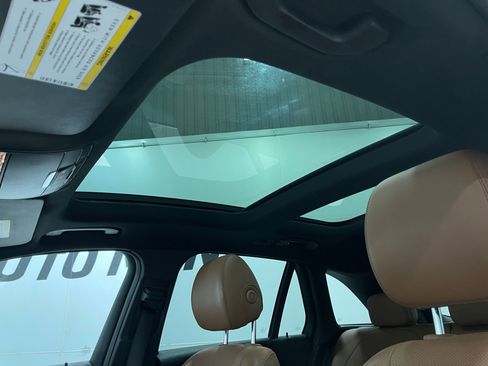 Used 2019 Mercedes-Benz GLC 350e 4MATIC image 12