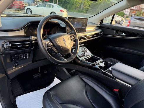 Certified 2022 Lincoln Nautilus AWD w/ Premium Package image 11