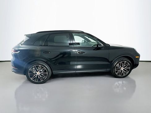 Certified 2025 Porsche Cayenne AWD/4WD image 8