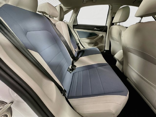 Used 2025 Volkswagen Jetta SE FWD image 25