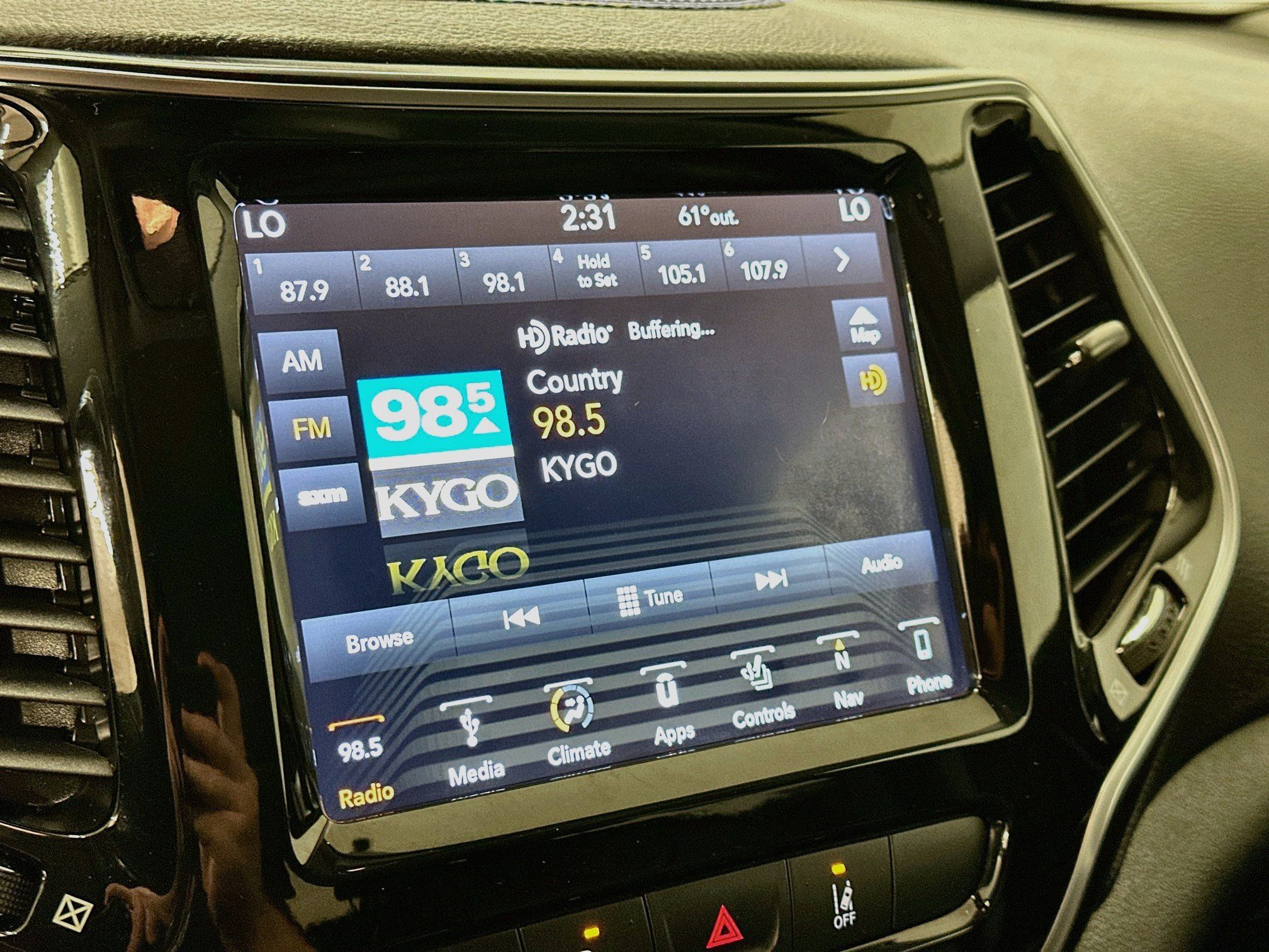 Used 2019 Jeep Cherokee Limited w/ Technology Group AWD/4WD image 21