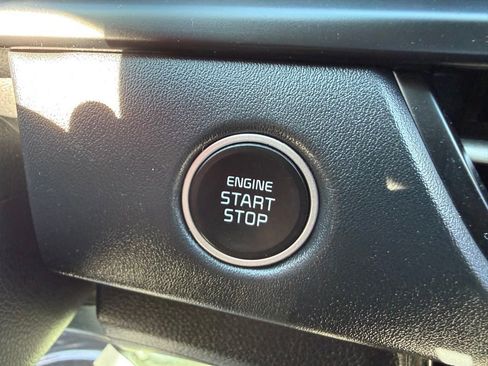 Used 2024 Kia Seltos EX image 18