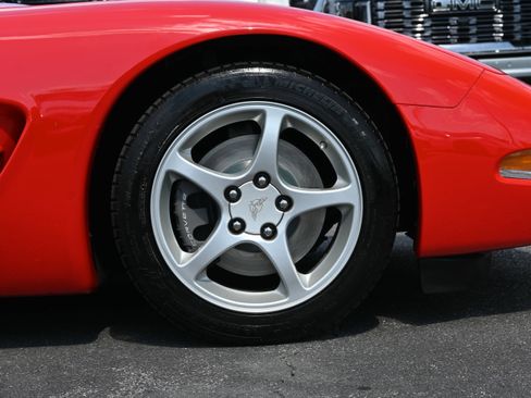 Used 2004 Chevrolet Corvette Coupe RWD image 14