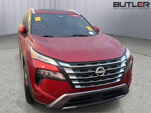 Used 2024 Nissan Rogue SL w/ SL Premium Package FWD image 3