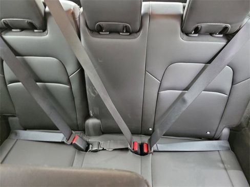 Used 2025 Nissan Pathfinder SL image 16