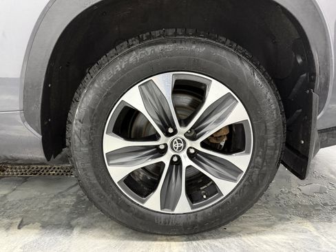 Used 2022 Toyota Highlander XLE image 29