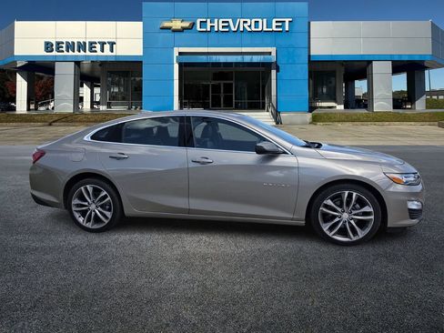 Used 2024 Chevrolet Malibu LT image 2