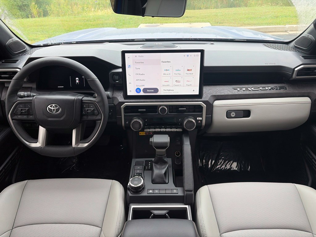 Used 2025 Toyota Tacoma Limited AWD/4WD image 15