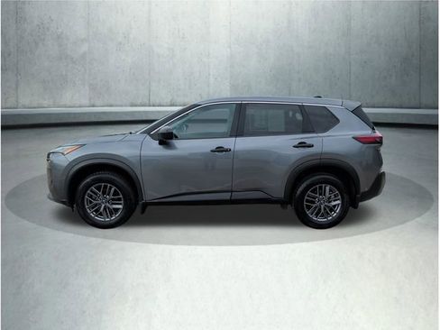 Used 2023 Nissan Rogue S image 2