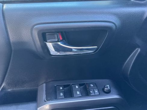 Used 2022 Toyota Tacoma TRD Off-Road w/ TRD Premium Off Road Package AWD/4WD image 11