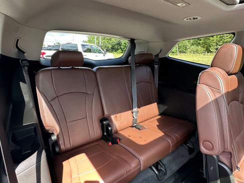 Used 2021 Buick Enclave Avenir w/ Avenir Technology Package AWD/4WD image 30