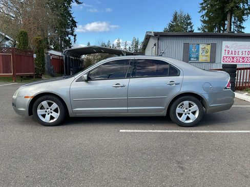 Used 2009 Ford Fusion SE FWD image 2
