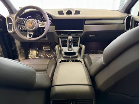 Certified 2019 Porsche Cayenne Turbo AWD/4WD image 16