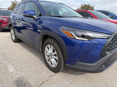 Used 2024 Toyota Corolla Cross LE image 3