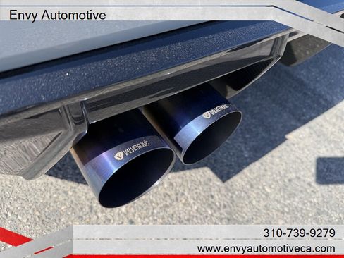 Used 2022 BMW M3 Competition w/ M Carbon Exterior Package image 10