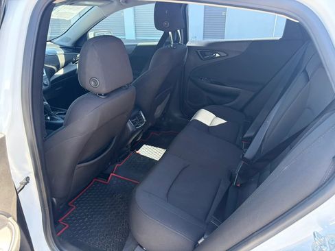 Used 2018 Chevrolet Malibu LT FWD image 12