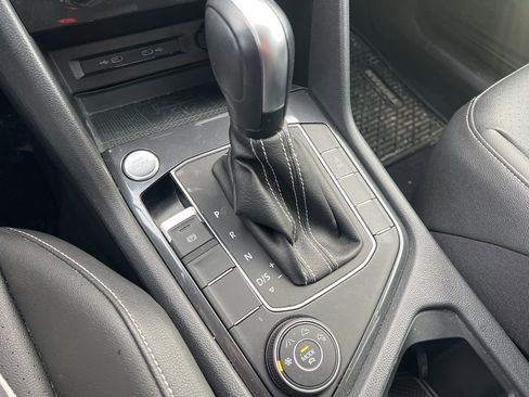 Used 2021 Volkswagen Tiguan SE image 22