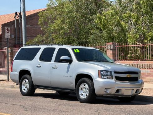 Used 2013 Chevrolet Suburban LT RWD image 8