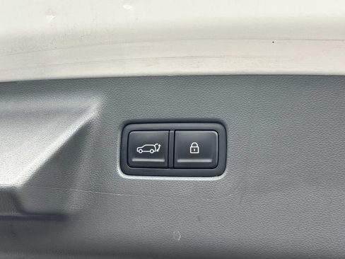 Used 2025 Hyundai Santa Fe SEL FWD image 17