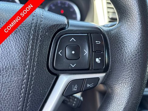 Used 2019 Toyota Highlander LE w/ Carpet Mat Package (TMS) FWD image 21